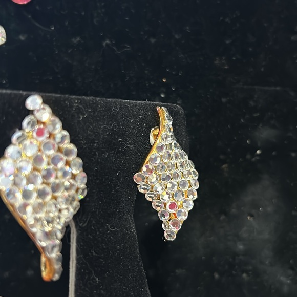 Vintage Crystal Twist Clip on Earrings-Boutique - Picture 4 of 7